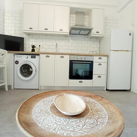 Summer Feel Suites Poros Town ภายนอก รูปภาพ