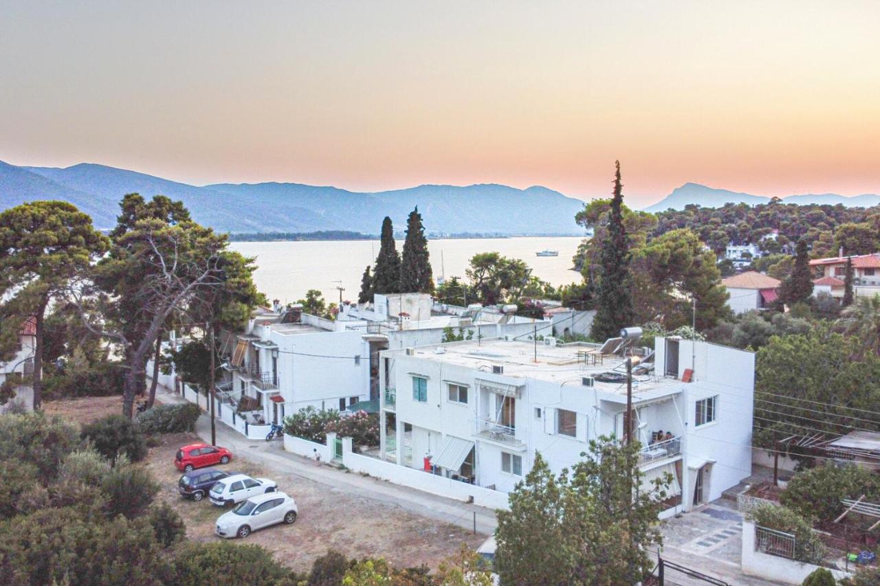 Summer Feel Suites Poros Town ภายนอก รูปภาพ