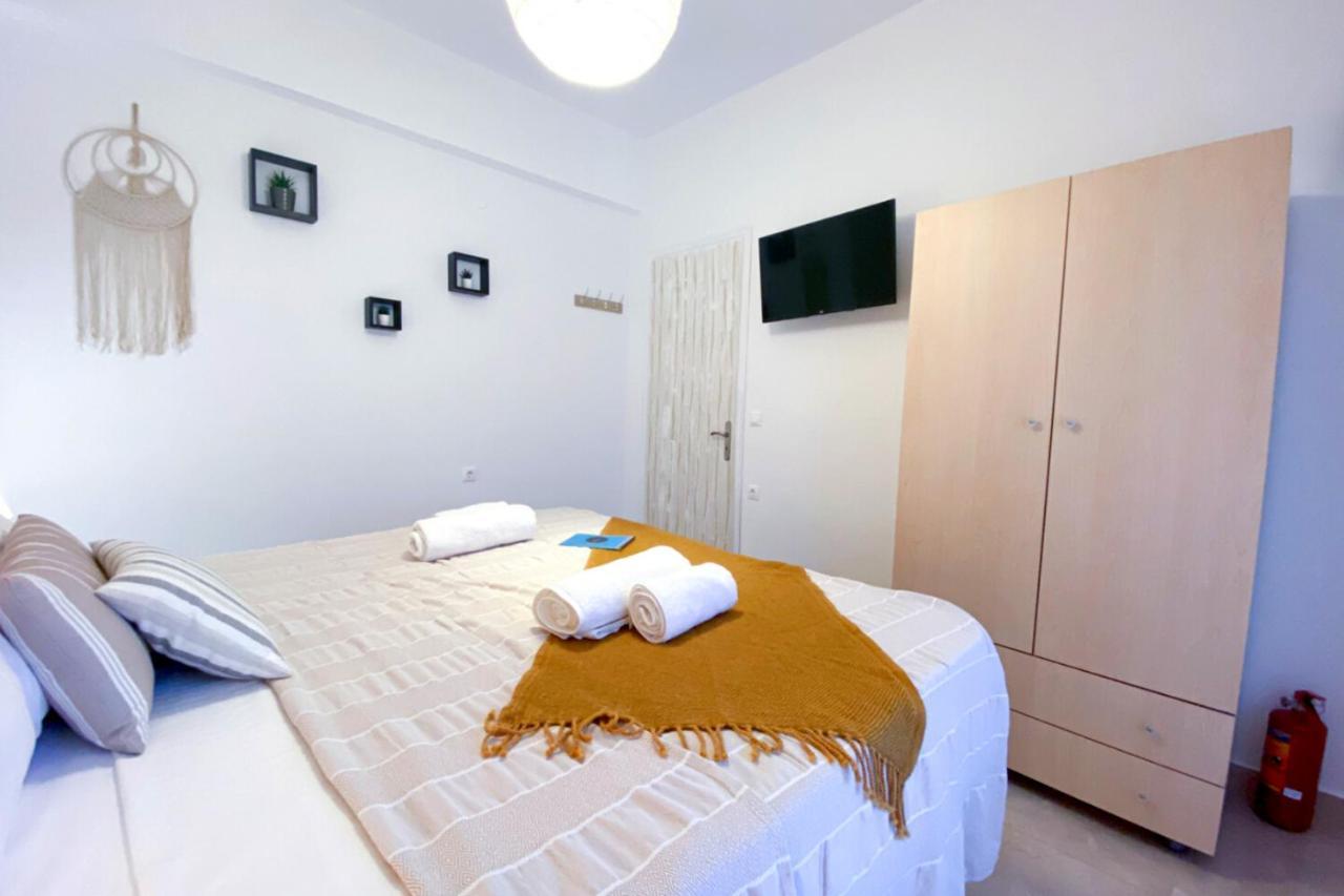 Summer Feel Suites Poros Town ภายนอก รูปภาพ