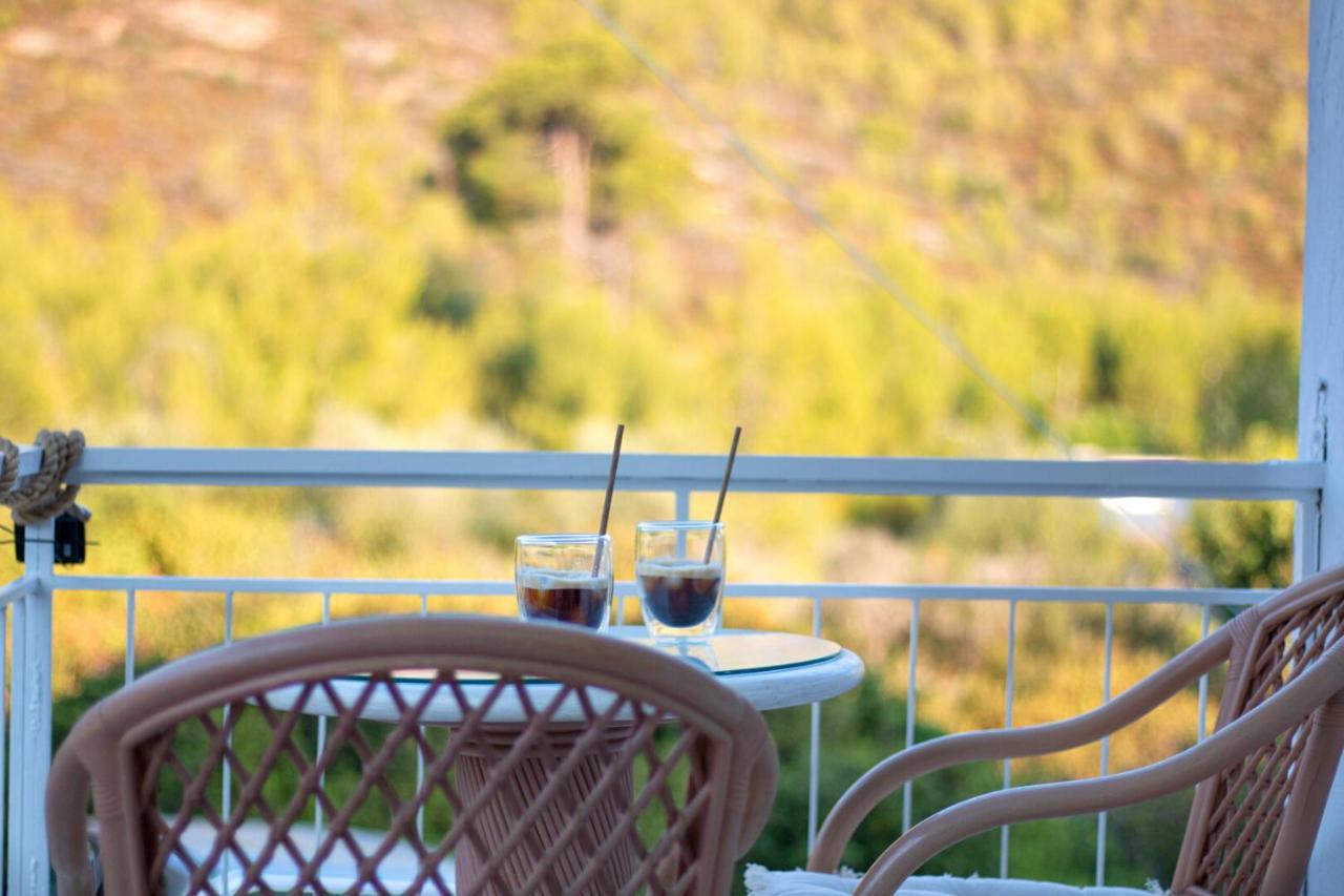 Summer Feel Suites Poros Town ภายนอก รูปภาพ