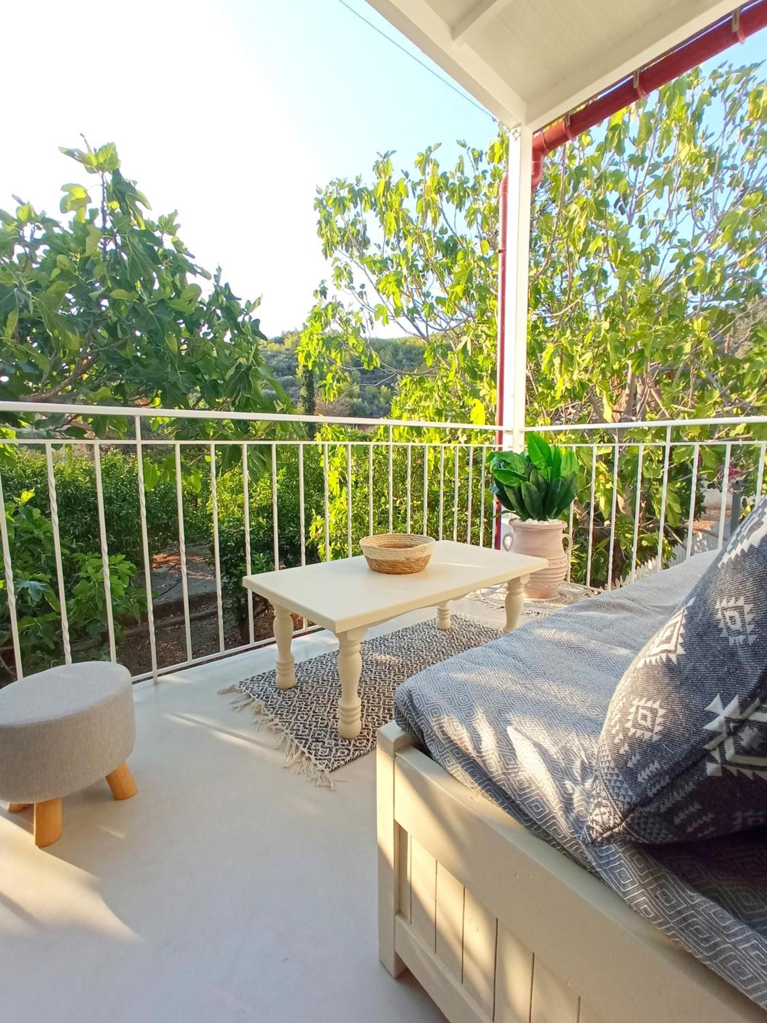 Summer Feel Suites Poros Town ภายนอก รูปภาพ