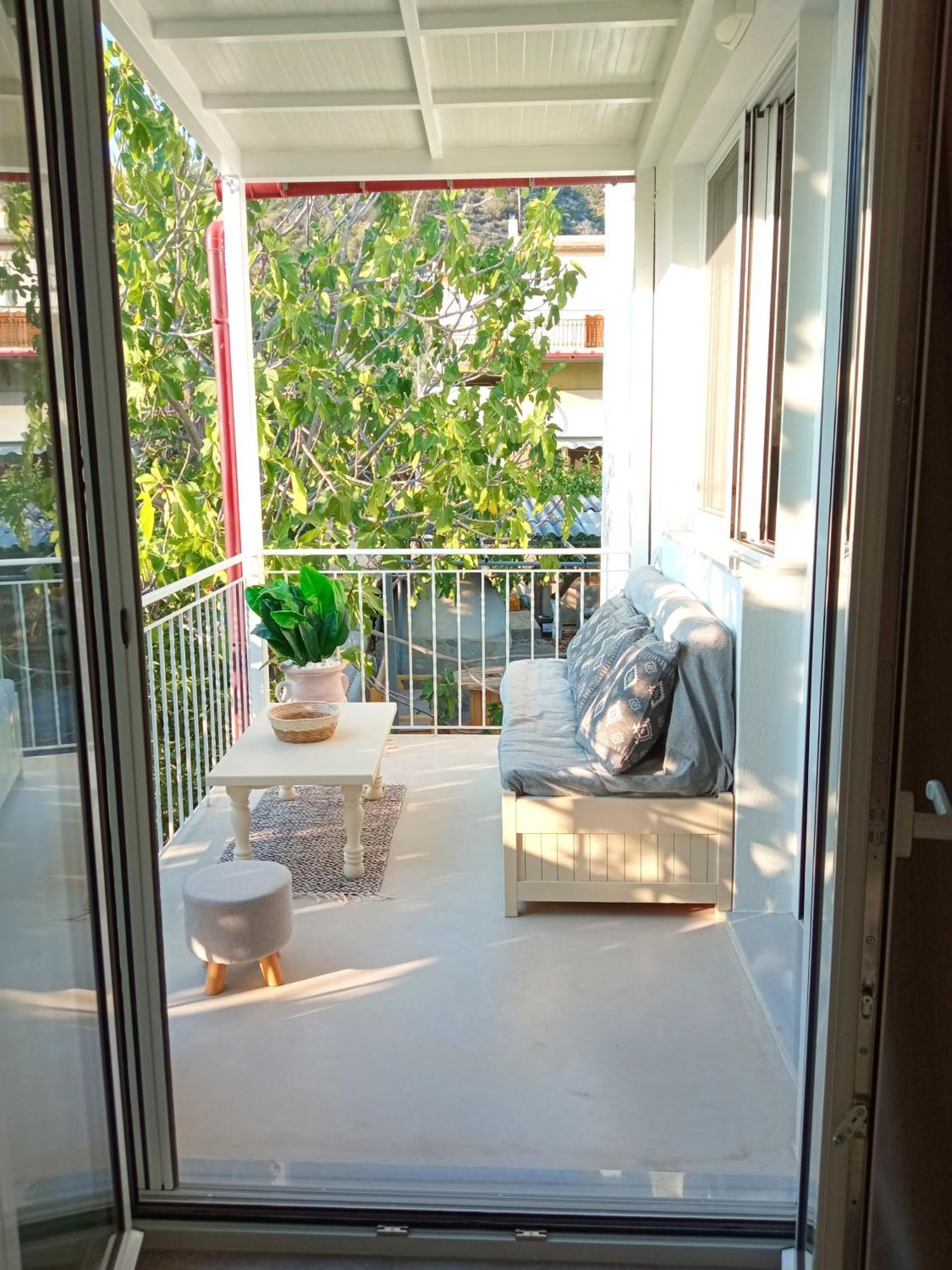 Summer Feel Suites Poros Town ภายนอก รูปภาพ